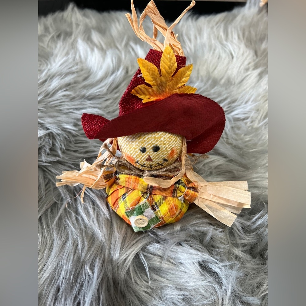 Scarecrow, shelf sitter, Thanksgiving decor - Picture 2 of 8
